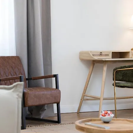 Luxury Bella - Centre W Free Parking Apartment *