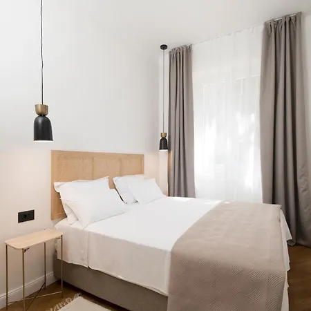 Luxury Bella - Centre W Free Parking Lägenhet